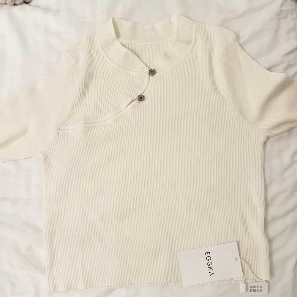 Eggka cream asymmetrical button ribbed knit top